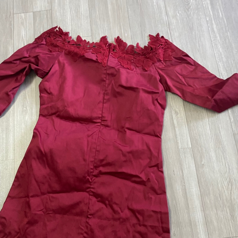New đầm body đỏ đô hiệu T smile đuôi cá 190