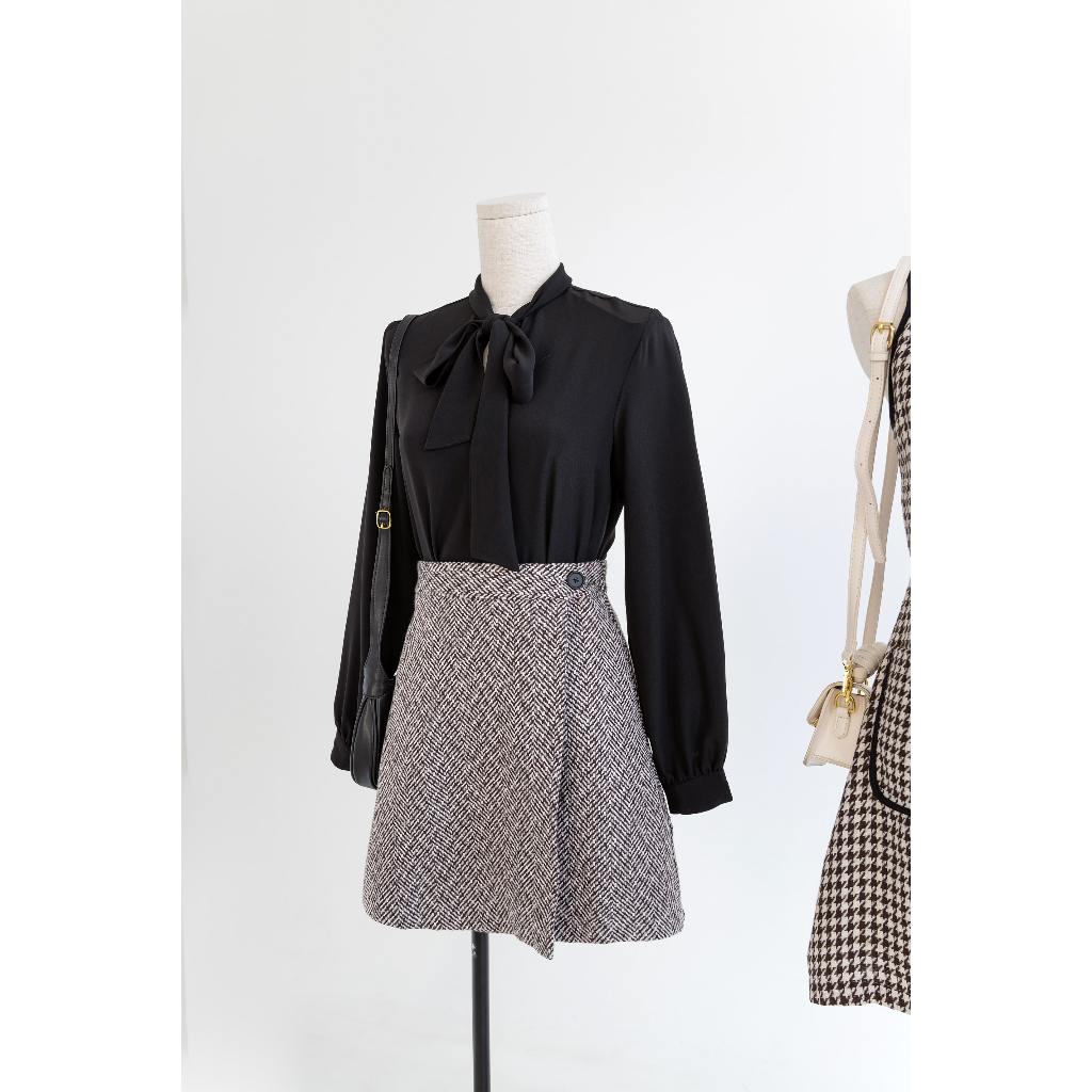 Chân Váy Kiểu Nữ MARC FASHION Tweed Mini Đắp Chéo Đính Nút - CBVH010924