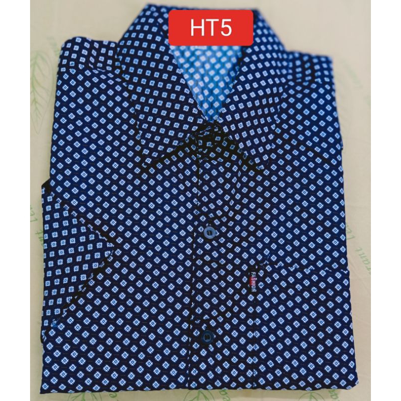 Aó sơ mi nam trung niên tay ngắn , chất vải dày mền, phom rộng , lai ngang, có túi, mặc mát