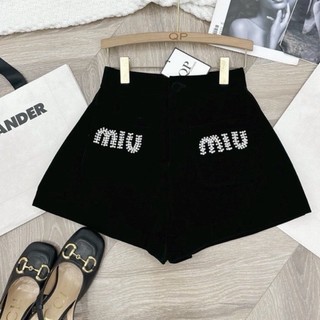 Quần short nữ miu chất nhung túi trước thêu chữ