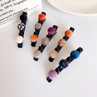 Kẹp tóc mái Classy dạng clip mỏ vịt, giúp làm phồng tóc, tạo dáng điệu đà cho tóc đính 3 nút tròn bọc vải tuýt PK957