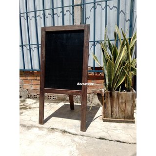 Bảng đen, bảng menu viết phấn một mặt có chân đứng chất liệu gỗ thông kích thước 120 x 60 viền nâu vintage