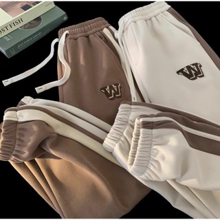  Quần Ống Rộng Dáng Suông Unisex Phối 2 Sọc Logo Thêu Chữ W-Quần Thể Thao Chất Vải Nỉ Cotton Dày Chống Nhăn Không Xù 