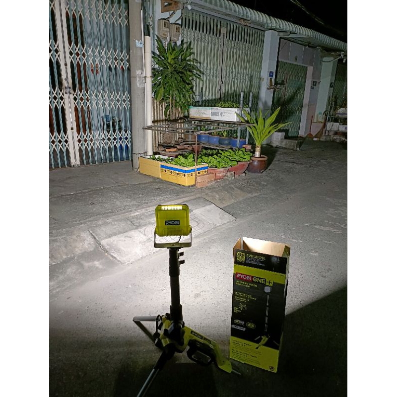 THÂN ĐÈN CÔNG TRÌNH RYOBI ONE+18V #P782