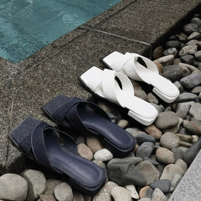 25 STUDIO Dép bệt nữ mũi vuông quai chéo phối chỉ nổi Cross Sandals