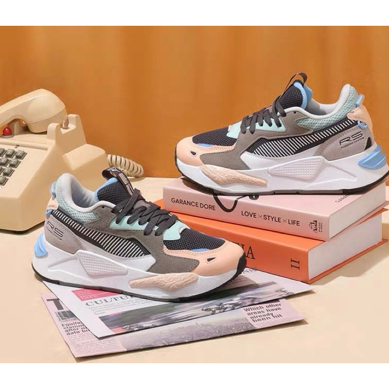 Giày Puma 381640 02 fullbox, có mail mua hàng, đế cao khoảng 5cm. Hàng có sẵn ship ngay ạ !