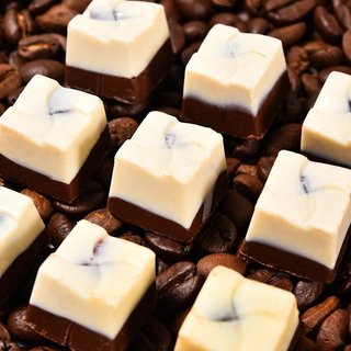 Fasimiyu sô cô la mềm hai màu / Socola tươi nhân hoa quả/ Socola truffle hộp 118g nhân trái cây