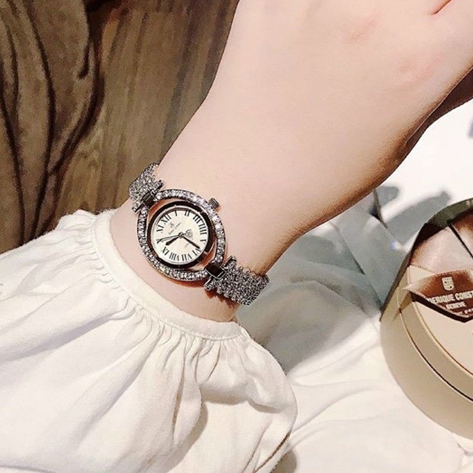 Đồng Hồ Nữ Royal Crown JAPAN WATCH Mặt Oval Thiết Kế Dây Kim Loại Đính Đá Quý Cao Cấp Size 26mm.