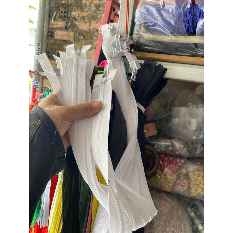 Dây kéo 2 đầu dài 60cm-80 cm giá 5,5k/sợi.
