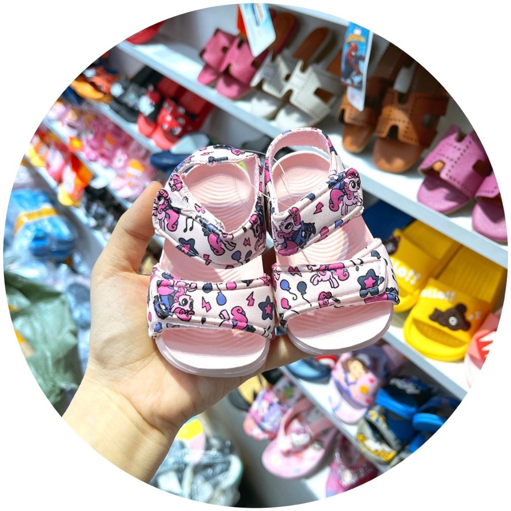 Sandal xốp bé gái hoạ tiết kity, sandal bé gái siêu nhẹ chống trơn size 22-27