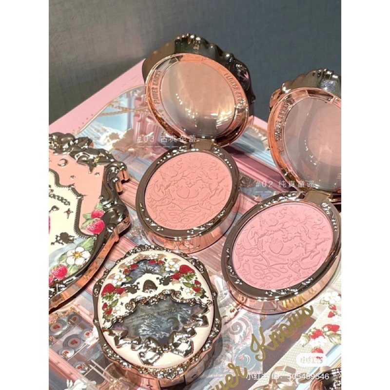 Phấn má hồng FLOWER KNOWS Strawberry Rococo Series Embossed Blush