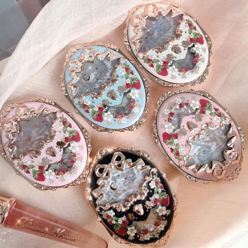 Phấn má hồng FLOWER KNOWS Strawberry Rococo Series Embossed Blush