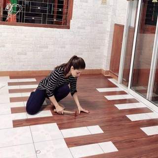 5 met vuông sàn nhựa giả gỗ keo tự dán, có nhận thi công, giao hỏa tốc 1m2 là 7 tấm