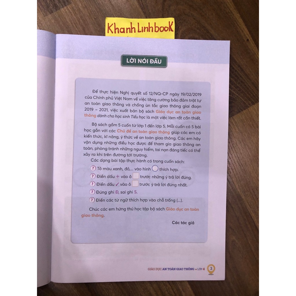 Sách Giáo dục an toàn giao thông Lớp 4