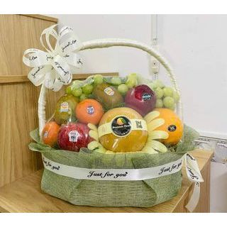 Giỏ quà tặng trái cây kèm bông BT187