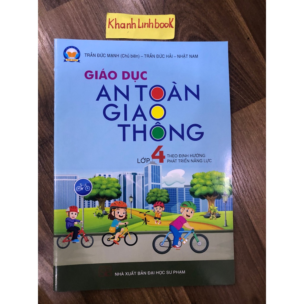 Sách Giáo dục an toàn giao thông Lớp 4