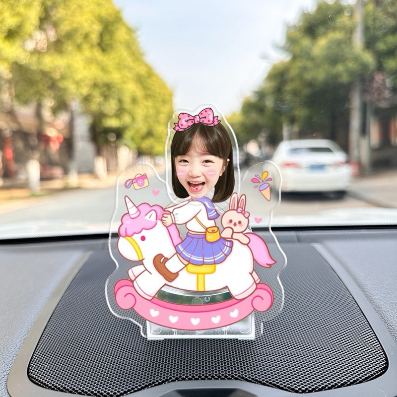 Mô hình standee lắc đầu ghép mặt in theo yêu cầu chạy bằng pin
