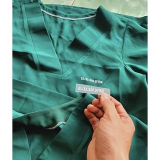 Tên ủi áo theo yêu cầu dùng bàn là bàn ủi tự ủi tại nhà.