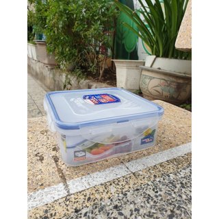 Hộp bảo quản thực phẩm lock&lock dung tích 870ml chia ngăn hpl823c