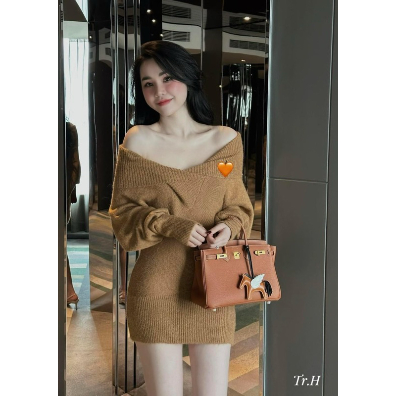 Váy trễ vai nâu siêu hot Linh Hoàng kèm tag