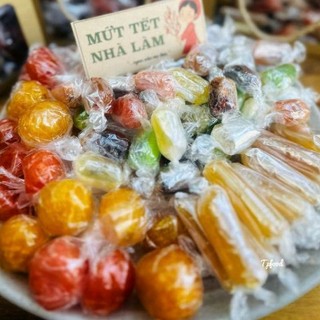 Hộp mứt Tết nhà làm 1kg mix 10 vị kèm túi xách vàng : mứt mãng cầu, mứt tắc, mứt me, kẹo dừa...)