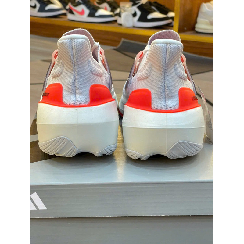 Giày sneaker ultraboost 9.0 trắng cam