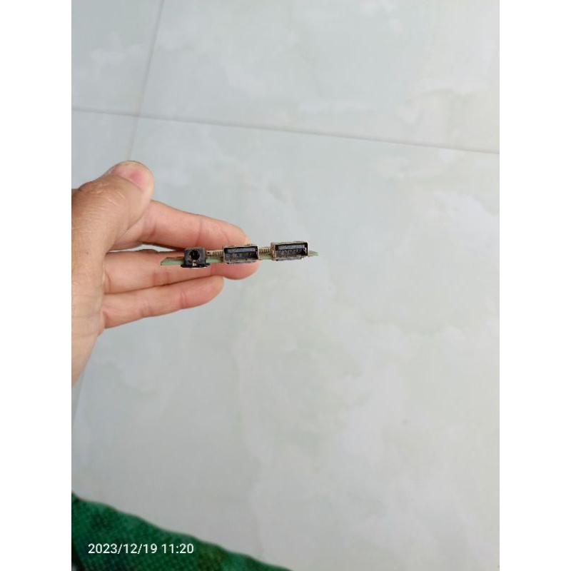 Vỉ USB + Jắc Tai Nghe Dell N3558f-P47f-001 Kèm Cáp