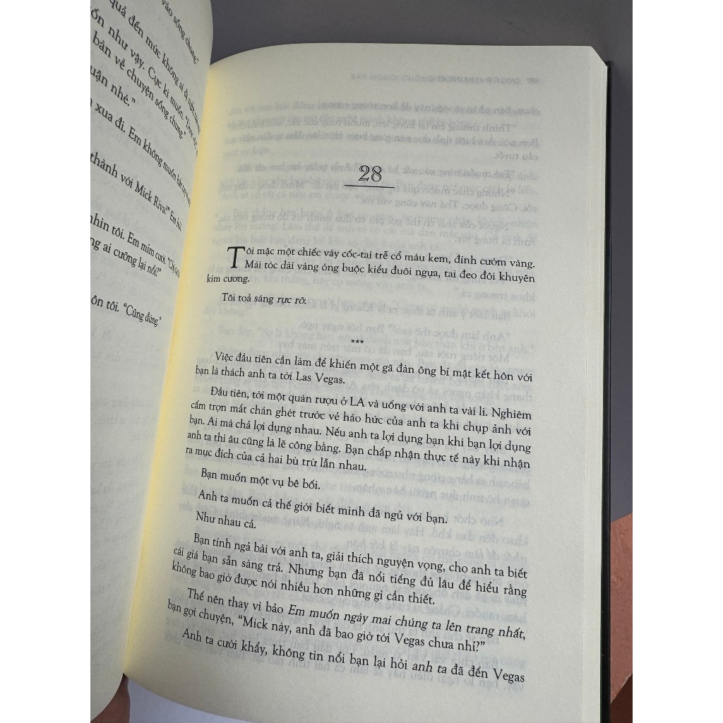 Sách -  Bảy người chồng của Evelyn Hugo - Taylor Jenkins Reid - San Hô Book