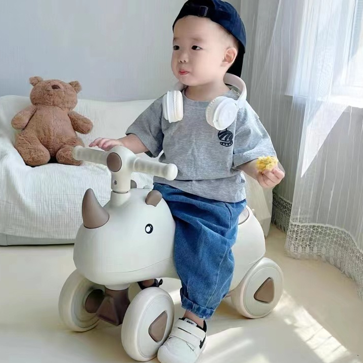 Xe chòi chân cho bé từ 1 - 3 tuổi cao cấp có đèn nhạc, xe thăng bằng