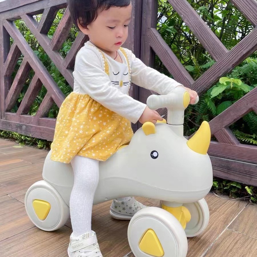 Xe chòi chân cho bé từ 1 - 3 tuổi cao cấp có đèn nhạc, xe thăng bằng