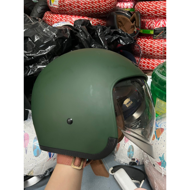 Nón bảo hiểm 3/4 royal m139 kính âm chính hãng cũ đã qua sử dụng.
