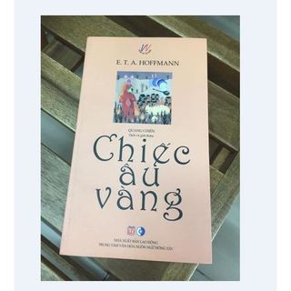 Sách Chiếc Âu Vàng