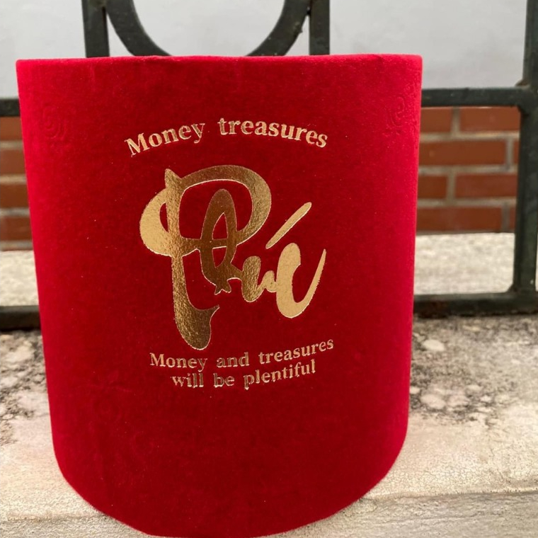 Cặp Trụ Nhung Đỏ Bình Cắm Hoa Đông Đào Hoa Kẽm Nhung Hoa Mẫu Đơn Chữ Việt Lộc Tết Hot Nhất Tết Giáp Thìn Loại Đẹp