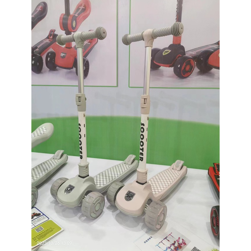 Xe trượt Scooter bánh có đèn phát sáng cho bé từ 2 đến 9 tuổi