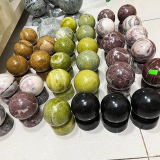 Cầu bi phong thủy đá thật đường kính 7 - 8 cm của XƯỞNG CHẾ TÁC ĐÁ PHONG THỦY MỸ NGHỆ AN AN khách được chọn