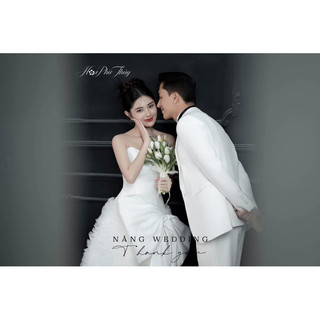Hoa cưới cầm tay cô dâu