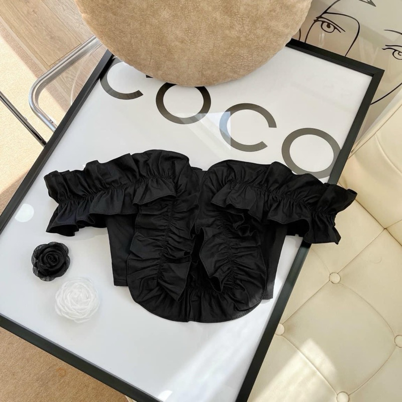 Áo croptop trễ vai nhún bèo