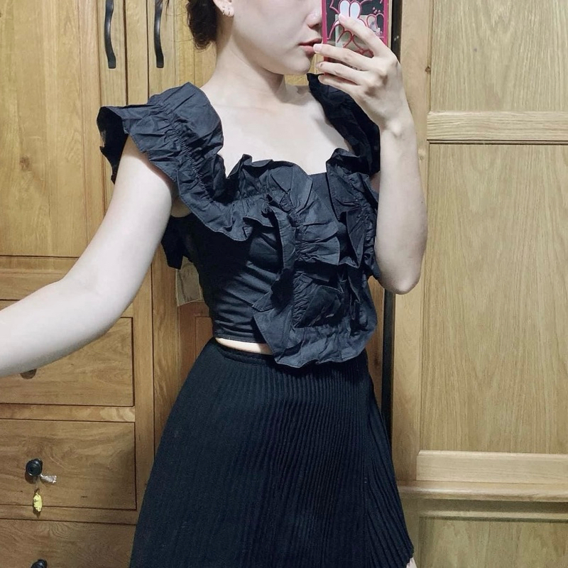 Áo croptop trễ vai nhún bèo