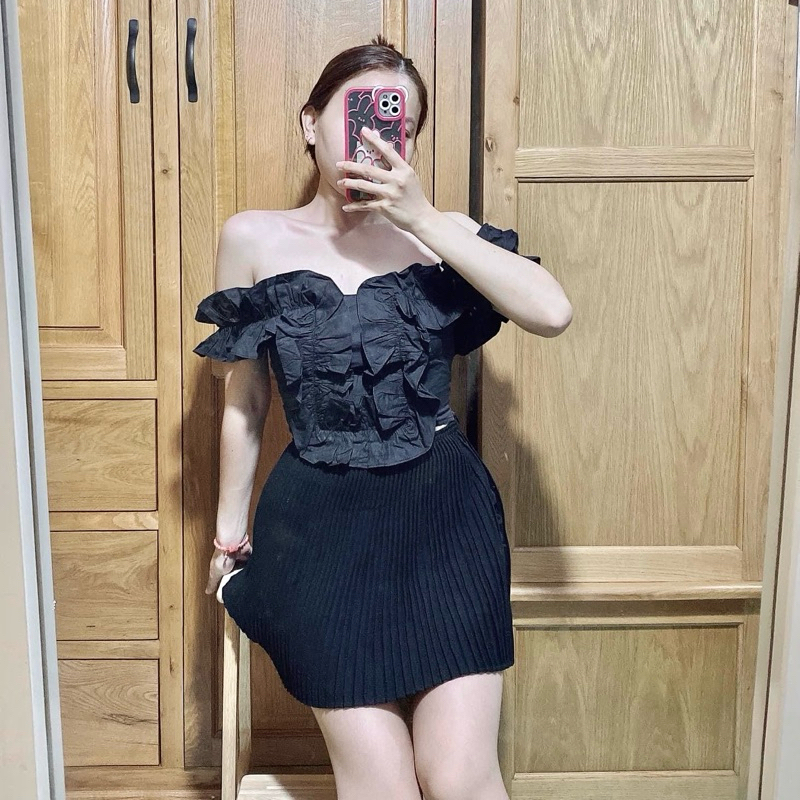 Áo croptop trễ vai nhún bèo