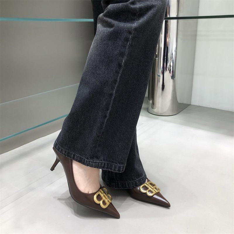 Giày cao gót logo BB vàng mũi nhọn da mềm 908-3