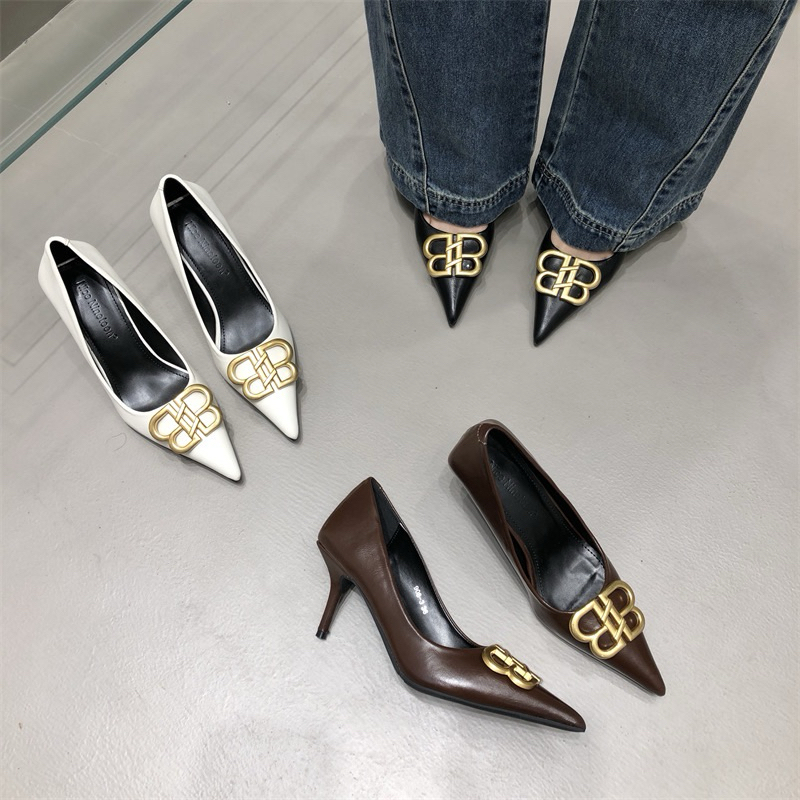 Giày cao gót logo BB vàng mũi nhọn da mềm 908-3