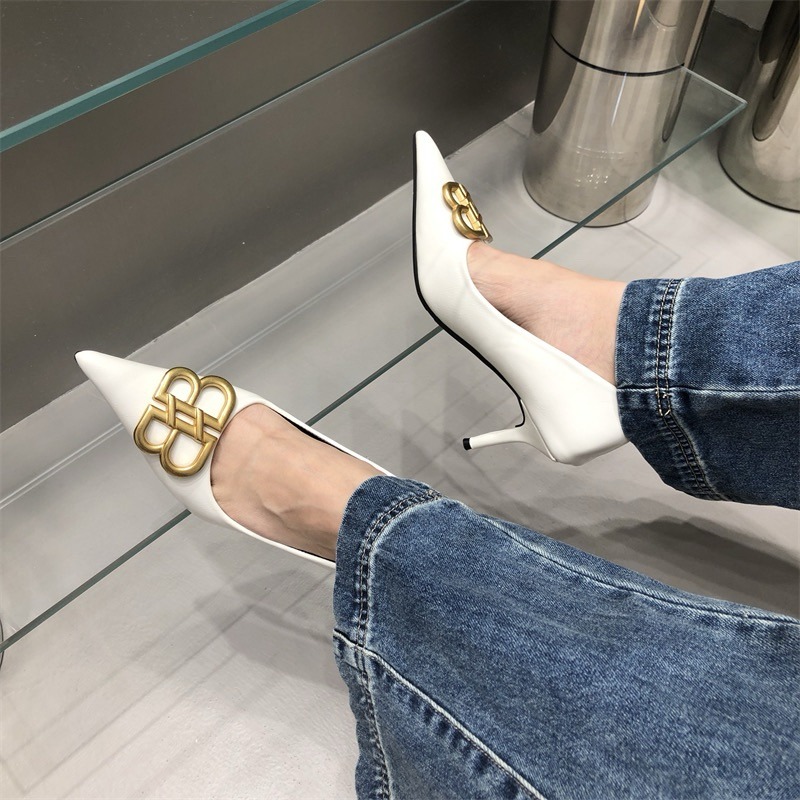 Giày cao gót logo BB vàng mũi nhọn da mềm 908-3