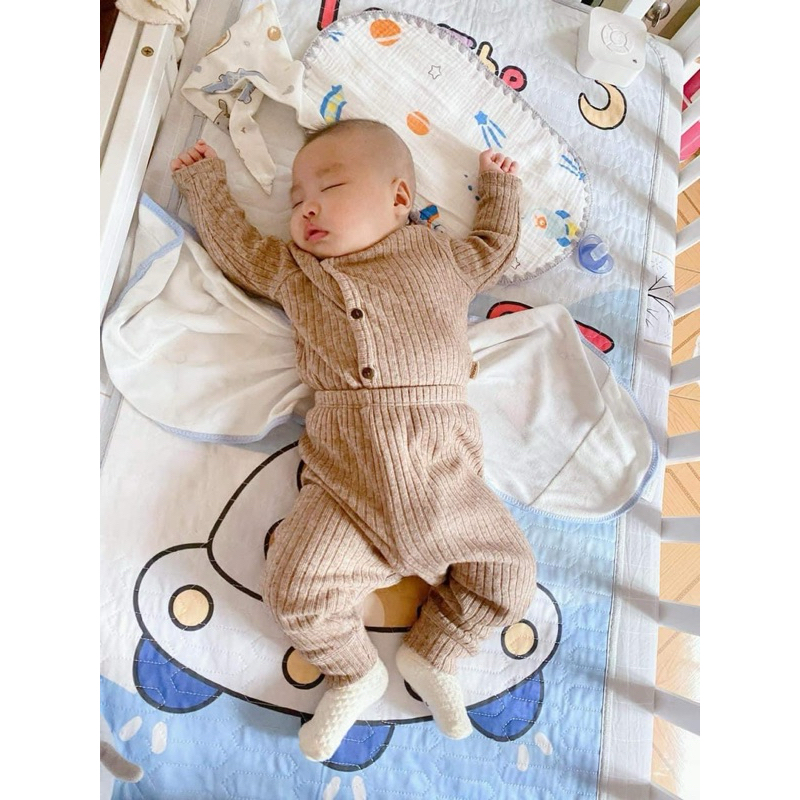 Mẫu sơ sinh nỉ lông cài chéo cúc bấm