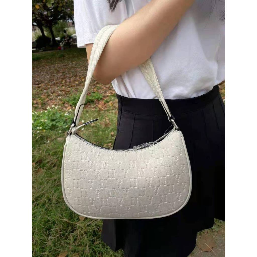 Túi đeo vai MLB Monogram Embossed Hobo Bag 3ABQS022N-50CRS | HÀNG CÓ SẴN 2 MÀU HOT | GIÁ RẺ