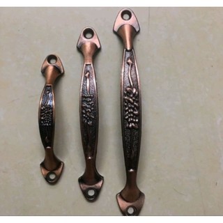 GIÁ RẺ NHẤT. tay co, tay nắm cửa tủ, tay nắm hoa cúc đồng vàng cam kèm vít hàng dày dặn loại tốt