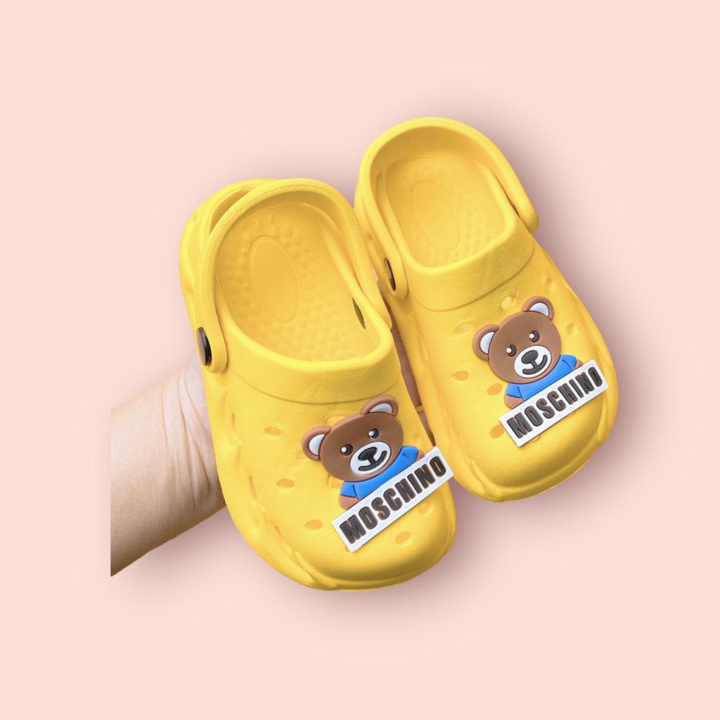 Dép Sục Kín Mũi Trẻ Em Bé Trai Bé Gái gắn sticker, Đế Nhẹ Chống Trơn Thoáng Khí