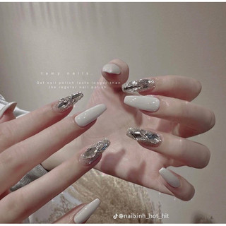 Nailbox - Móng giả thiết kế ✨Mẫu tone trắng phối đá Bling Bling✨🥰