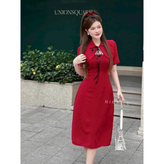  Sét váy 2 dây dập ly ngực dáng dài mix kèm áo khoác lỡ cột dây chất vải xốp sino 2 màu. 