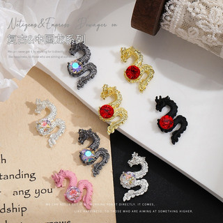 Charm rồng ngọc trang trí móng độc lạ