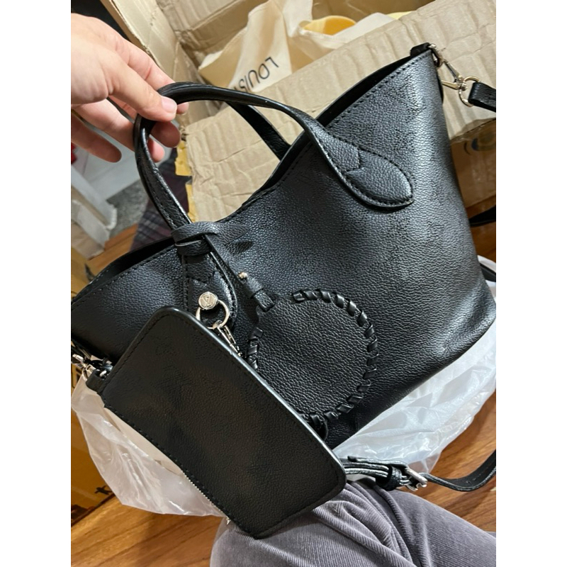 Túi tote lv da bò khắc 25cm